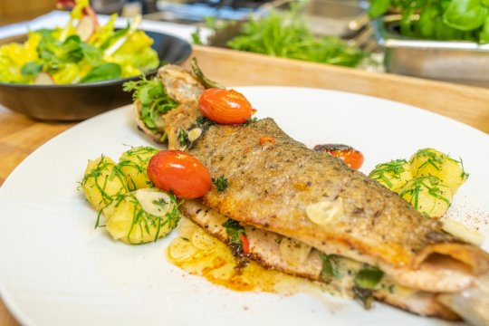 Fisch Rezept Gebratene Forelle mit Kräutern aus Tirol